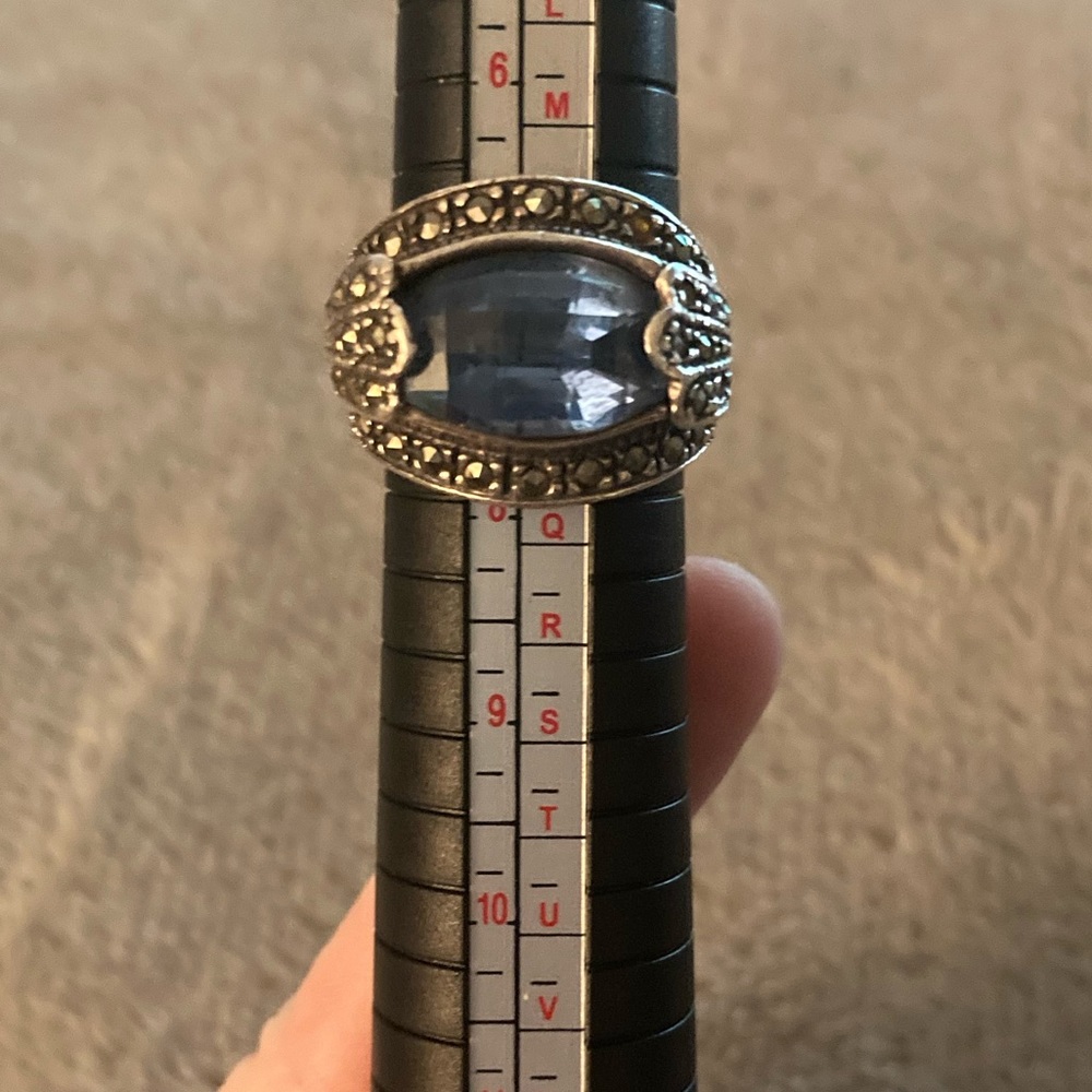 Large blue stone women’s fashion ring size 7.5